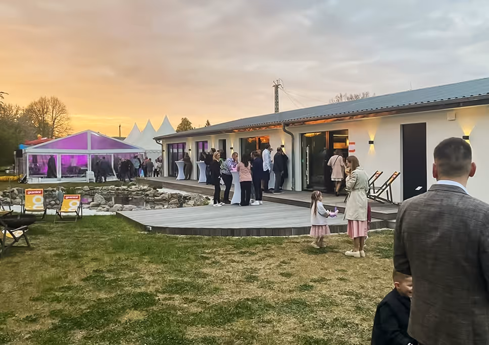 Eine Betriebsfeier bei GRB Rostock mit geladenen Familienangehörigen der Kollegen