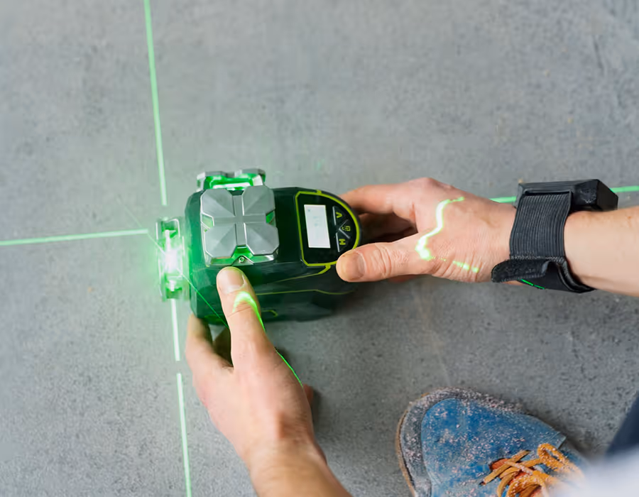 Präzises arbeiten bei GRB, eine Baustelle wird mit Lasern vermessen.